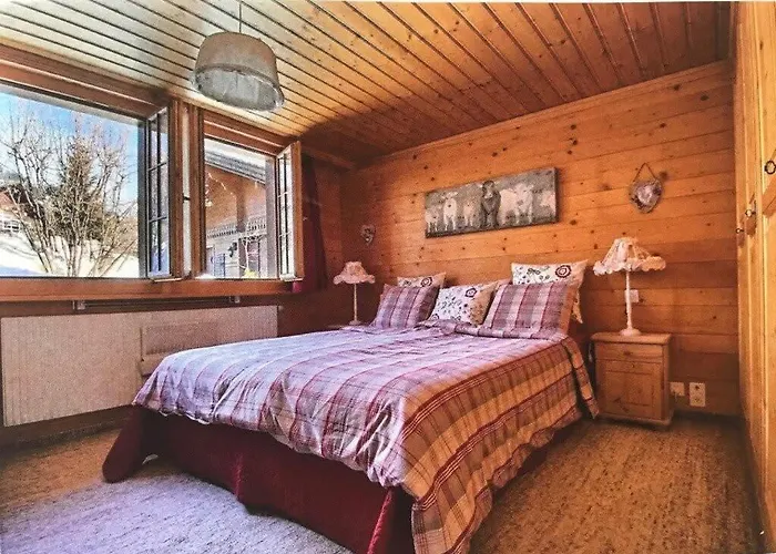 Apartman Warm Timbers Flat With Generous Living Area *