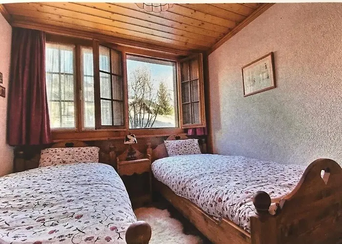 Apartman Warm Timbers Flat With Generous Living Area *