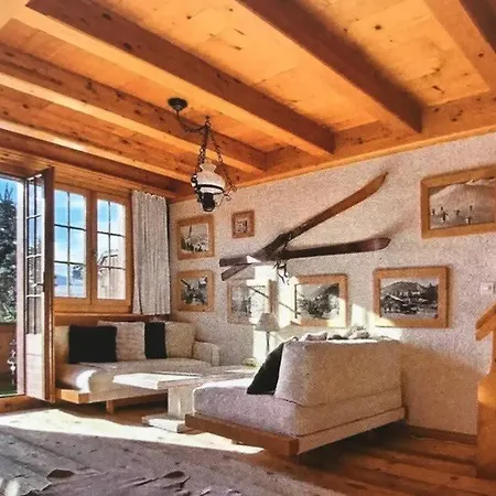 Warm Timbers Flat With Generous Living Area *