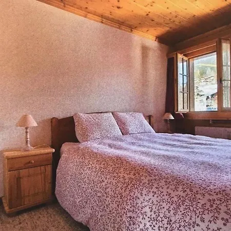 Warm Timbers Flat With Generous Living Area Appartamento Schönried