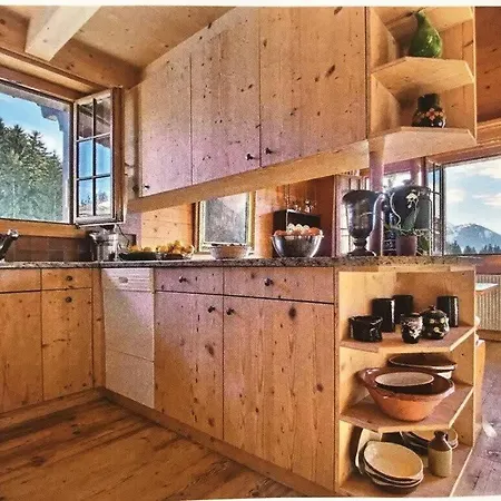 Warm Timbers Flat With Generous Living Area * Schönried