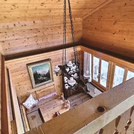 Warm Timbers Flat With Generous Living Area Schönried