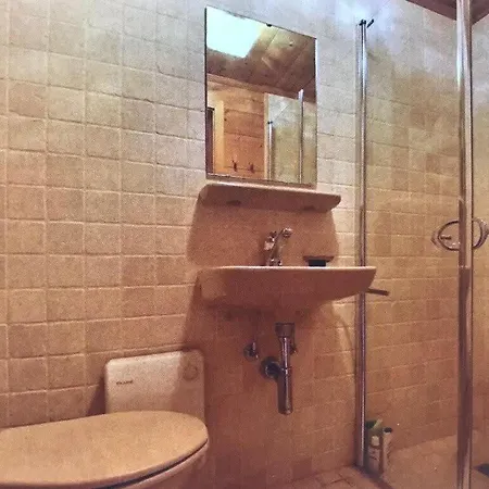 Warm Timbers Flat With Generous Living Area * Schonried